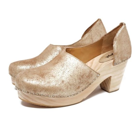 Free People Size Leather Side Cutout Clogs Brushed Gold Size 38/ 7.5-8